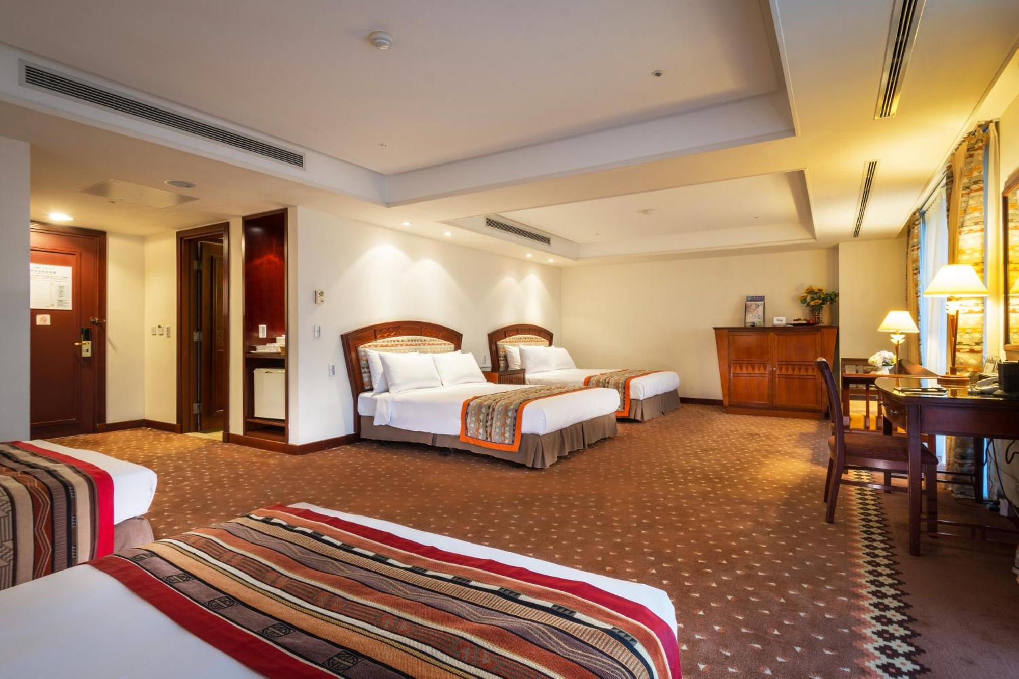 Formosan Naruwan Hotel Taitung Екстериор снимка A suite at the hotel
